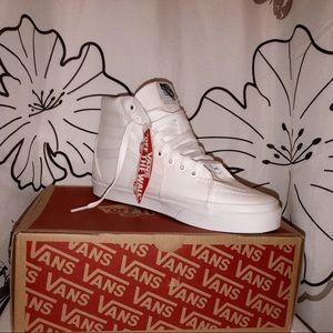SK8-HI SHOE WHITE brand new out the box .